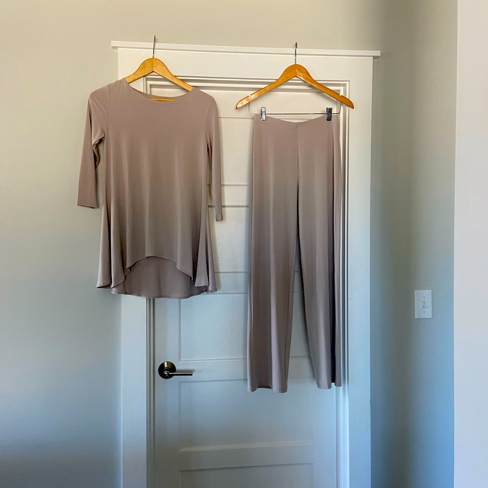 Alfani high low tunic with matching pants. Size XS 95% polyester 5%spandex.